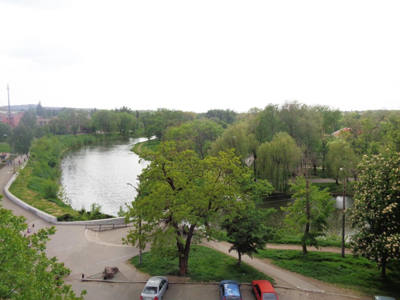 Староярмаркова С Видом На Парк И Реку Krywyj Rih Exterior foto